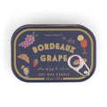 Paddywax Bistro Bordeaux Grape Tin Duftkerze 127g – Sardinendose mit Trauben-Motiv