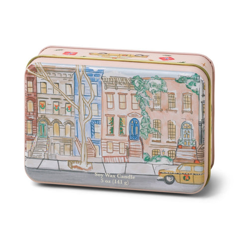 Paddywax Christmas Tin Brownstone – Duftkerze Tangerine & Clove 141g in illustrierter Weihnachtsdose (Brownstone-Haus)
