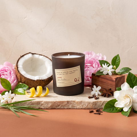 Paddywax Library - Jane Austen - Duftkerze - 170g mit Duftzutaten: Kokoswasser, Aldehyde, Zitronenschale, Pfingstrose, Jasmin, Gardenie, frische Blätter, Gräser, Rosenholz und Gewürze