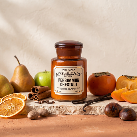 Paddywax Apothecary Persimmon & Chestnut - Duftkerze - 226g mit Duftzutaten: Orange, Birne, grüner Apfel, Zimtrinde, Gewürznelke, Muskatnuss, cremige Vanille und Kakifrucht