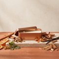 Paddywax Library - Mark Twain - Reise Duftkerze - 56g mit Duftzutaten: Zimt, Orange, Tabakblüte, Patchouli, Zeder, Amber, Vanille und Sandelholz