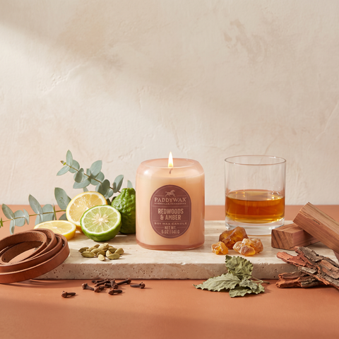 Paddywax Vista - Redwoods & Amber - Duftkerze - 141g mit Duftzutaten: Eukalyptus, Zitrone, Bergamotte, Kardamom, Nelke, Leder, Moschus, Whiskey, Amber, Patchouli, Mammutbaum, Zedernholz und Rothölzer