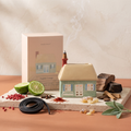 Paddywax No. 04 - Style Incense Holder - inkl. 20 Räucherkegel - English Cottage mit Duftzutaten: rosa Pfeffer, Bergamotte, Nelke, Safran, schwarzes Leder, Ingwerlilie, Zedernblatt, Elemiharz, dunkle Eiche, Adlerholz, Guajakholz und Salbei