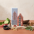 Paddywax No. 02 - Style Incense Holder - inkl. 20 Räucherkegel - Amsterdam House mit Duftzutaten: rosa Pfeffer, Bergamotte, Nelke, Safran, schwarzes Leder, Ingwerlilie, Zedernblatt, Elemiharz, dunkle Eiche, Adlerholz, Guajakholz und Salbei