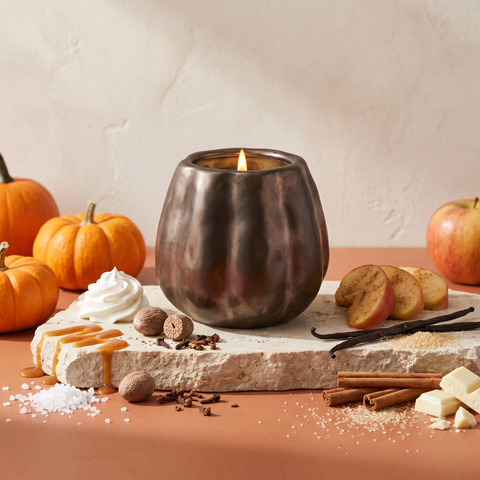 Paddywax Pumpkin & Spice - Bronzed Glazed - Duftkerze - 283g mit Duftzutaten: Meersalz, Karamellsoße, Schlagsahne, Kürbis, Muskat, Nelke, gewürzter Apfel, Vanille, Zimt, Zucker und weiße Schokolade