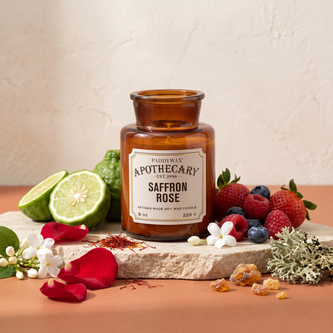 Paddywax Apothecary - Saffron Rose - Duftkerze - 226g mit Duftzutaten: Bergamotte, reife Beeren, Jasmin, Rose, Safran, Eichenmoos und Bernstein