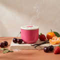 Paddywax Charmed - Lips - Keramik Duftkerze - 226g mit Duftzutaten: Erdbeere, Mandarine, Kirsche, süße Vanille, Kristallzucker und Patchouli