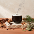 Paddywax Charmed - Lucky Horseshoe - Keramik Duftkerze - 226g mit Duftzutaten: Holzrauch, Nelke, Zimt, Tabak, Leder, frische Kiefer, Sandelholz, Eichenmoos und Patchouli