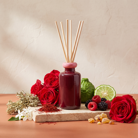 Paddywax Stack - Saffron Rose - Glas Diffuser - 94ml mit Duftzutaten: Bergamotte, reife Beeren, wilder Jasmin, Rose, Safran, Eichenmoos und Bernstein