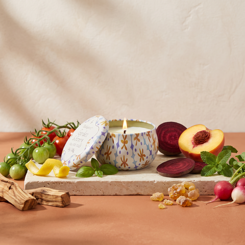 Paddywax Tulip - Garden & Grove - Duftkerze - 56g mit Duftzutaten: Tomatenranke, Bergamotte, Zitronenbasilikum, Rote Bete, Gartenminze, Pfirsich, Rettich, Bernstein und Olivenholz