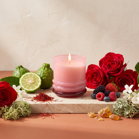 Paddywax Stack - Saffron Rose - Duftkerze - 198g mit Duftzutaten: Bergamotte, reife Beeren, wilder Jasmin, Rose, Safran, Eichenmoos und Bernstein