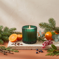 Paddywax Christmas - Balsam Fir - Ribbed Glass Green - Duftkerze - 127g mit Duftzutaten: Mandarine, Ozon, Eukalyptus, Nelke, Rosmarin, Kiefer, Wacholder, Johannisbeere, Balsam, Tannennadeln, Zimtblatt und Zeder
