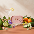 Paddywax Bistro - Martini - Lemon & Violet - Tin Duftkerze - 127g mit Duftzutaten: Bergamotte, Zitrone, Mandarine, Blattgrün, Efeu, Veilchenblatt, Löwenzahn, Mimose, Gurke, Weißklee, Moschus und Moos