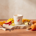Paddywax Bistro - Piment - Chilli & Mango - Keramik Duftkerze - 226g mit Duftzutaten: Orange, Zitronenschale, Mango, Chili, Ingwer, Aprikose, Vanille, helle Hölzer und Zucker