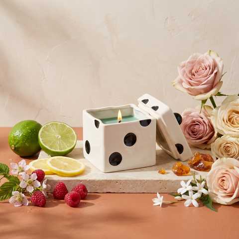 Paddywax Lucky Dice - Misted Lime - Keramik Duftkerze - 283g mit Duftzutaten: Himbeerblüte, Zitrus, Limette, Jasmin, Rose und Moschus