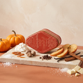 Paddywax Station - Pumpkin & Spice - Duftkerze - 99g mit Duftzutaten: Meersalz, Karamellsoße, Schlagsahne, Kürbis, Muskat, Nelke, gewürzter Apfel, Vanille, Zimt, Zucker und weiße Schokolade