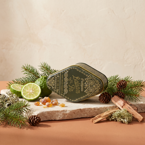 Paddywax Station - Balsam & Fir - Duftkerze - 99g mit Duftzutaten: Bergamotte, Tannenzapfen, Tannenbalsam, Zedernholz, Eichenmoos und süßer Moschus