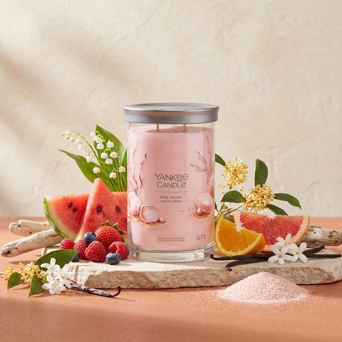 Yankee Candle Pink Sands - Signature 2 Docht Tumbler - 567g mit Duftzutaten: Beere, Wassermelone, Zitrusnoten, Maiglöckchen, Osmanthus, Jasmin, holzige Noten, Moschus und Vanille