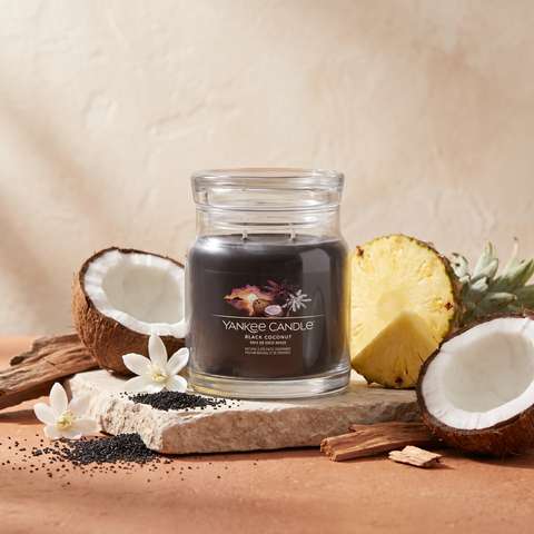 Yankee Candle Black Coconut - Signature 2 Docht Duftkerze - 368g mit Duftzutaten: Ananas, Kokosnuss, Kokosnussblüte, pudrige Noten, Zedernholz und Moschus
