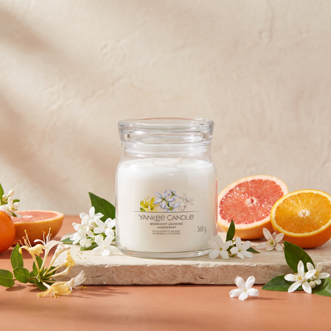 Yankee Candle Midnight Jasmine - Signature 2 Docht Duftkerze - 368g mit Duftzutaten: Grapefruit, Mandarinenblüte, Neroli, Orange, Wasserjasmin, Geißblatt, Moschus und pudrige Noten