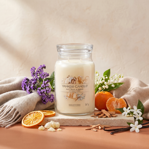 Yankee Candle Soft Wool & Amber - Signature 2 Docht Duftkerze - 567g mit Duftzutaten: Heliotrop, Orange, Tangerine, Maiglöckchen, Jasmin, Moschus, weißer Amber, Kaschmir, Sandelholz und Vanille