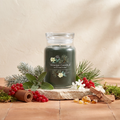 Yankee Candle Silver Sage & Pine - Signature 2 Docht Duftkerze - 567g mit Duftzutaten: Johannisbeere, Muskatellersalbei, Aldehyde, Kiefernnadel, Leder, Jasmin, Zedernholz, Bernstein und Moos