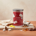 Yankee Candle Letters to Santa - Signature 2 Docht Tumbler 567g mit Duftzutaten: Zimt, Zitronendrops, Kokosnuss, Sandelholz, Zucker, Moschus, Amber, Praline und Papier