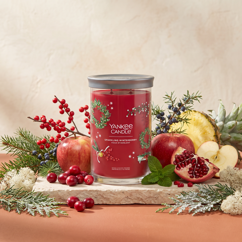 Yankee Candle Sparkling Winterberry - Signature 2 Docht Tumbler - 567g mit Duftzutaten: Apfel, Granatapfel, Ananas, Winterbeere, Wacholderbeeren, Tannenbalsam, grüne Minze, Zeder, weißes Moos und Moschus