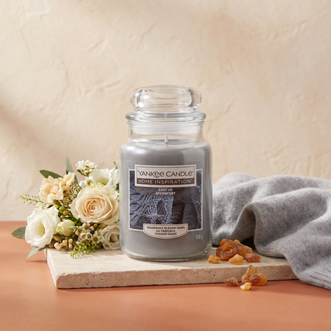Yankee Candle Cosy Up - Duftkerze - 538g mit Duftzutaten: Blumenbouquet, Kaschmir, Amber und Moschus