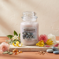 Yankee Candle Stony Clove - Duftkerze - 538g mit Duftzutaten: Orangenblüte, Kräuter, Zitronenschale, Ozon, Nelke, Ylang-Ylang, Rosenblätter, Patschuli, Amber, Sandelholz und weißer Moschus