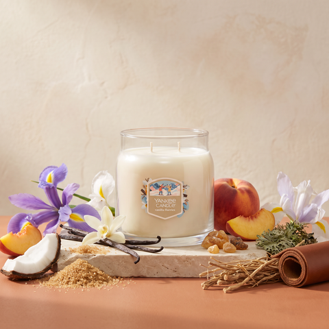 Yankee Candle Vanilla Flurries - Signature 2 Docht Duftkerze - 368g mit Duftzutaten: Pfirsich, Kokos, Vanille, brauner Zucker, Bernstein, Iris, Vetiver, Eichenmoos und Leder