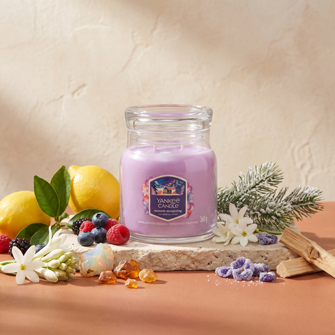 Yankee Candle Summit Starglazing - Signature 2 Docht Duftkerze - 368g mit Duftzutaten: Meyer-Zitrone, Beeren, Petitgrain, Tuberose, Jasmin, Opal, Amber, gezuckerte Veilchen und Hinoki-Holz