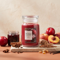 Yankee Candle Woodland Spice - Signature 2 Docht Duftkerze - 567g mit Duftzutaten: Pflaume, Pfirsich, Kirschmarmelade, Zimt, Anis, Nelke, Zedernholz, Sandelholz, Bernstein, Zucker, Vanille und Moschus