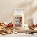 Yankee Candle Baking Memories - Signature 2 Docht Duftkerze - 567g mit Duftzutaten: Zimt, rote Früchte, Orangenschale, Gebäck, Kokos, Jasmin, Milch, Praline, Vanille, weißer Moschus und Tonkabohne