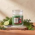 Yankee Candle Shimmering Christmas Tree - Signature 2 Docht Duftkerze - 368g - Neues Design mit Duftzutaten: Aldehyde, Bergamotte, Grün, Tannennadel, Lavendel, Eukalyptus, Tannenbalsam, Patschuli und Gewürze