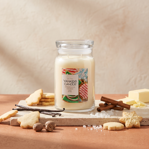 Yankee Candle Christmas Cookie - Signature 2 Docht Duftkerze - 567g - Neues Design mit Duftzutaten: Vanilleschote, Muskatnuss, Zimt, Zucker, Butter und Gebäck