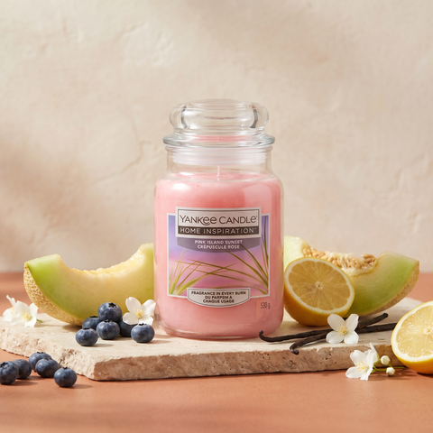 Yankee Candle Pink Island Sunset - Duftkerze - 538g mit Duftzutaten: Zitrusfrüchte, Melone, Heidelbeere, Osmanthus, Vanille und Moschus